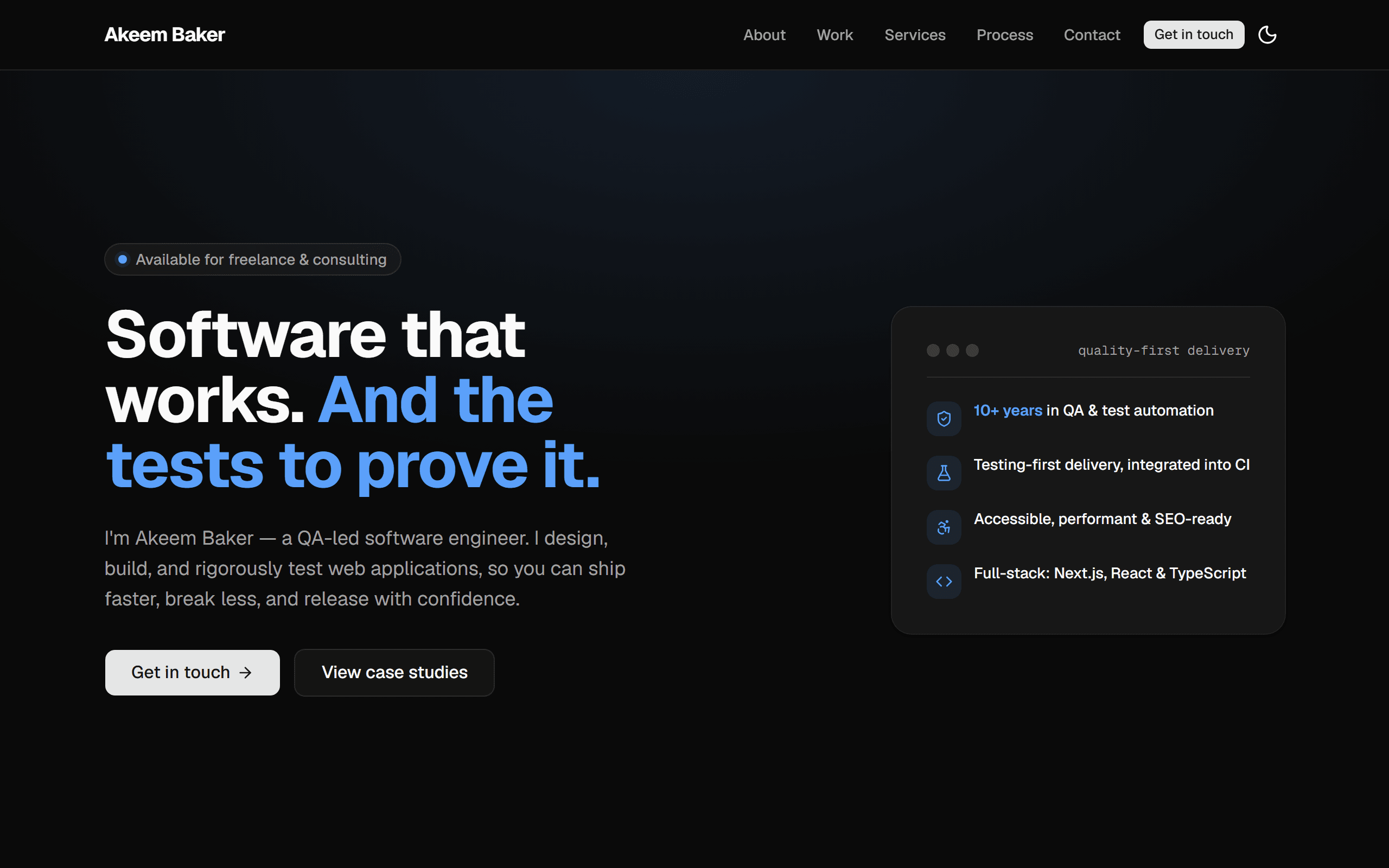 The website's homepage in dark mode